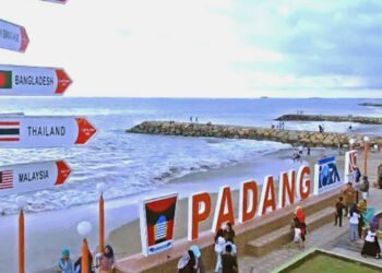 Ingat! Libur Lebaran Bus Pariwisata Dilarang Parkir di Pantai Padang