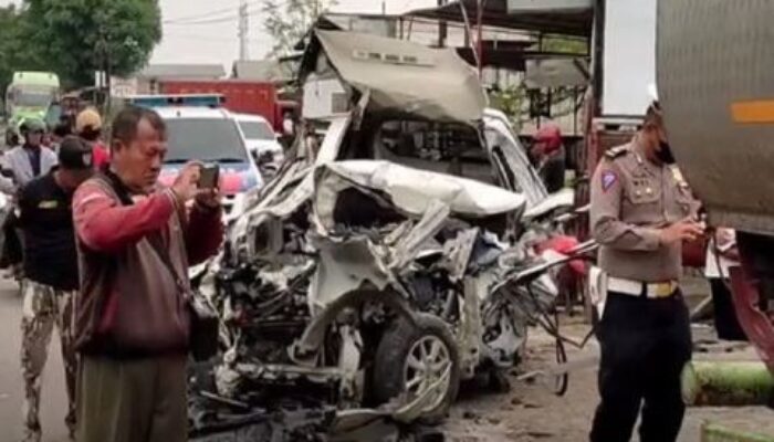6 Pemudik Tewas usai Kecelakaan Maut di Jalur Pantura Cirebon