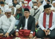 Shalat Ied Ramai di Lapangan Gumarang, Bupati Eka Putra Minta Dukungan Perantau Bangun Tanah Datar