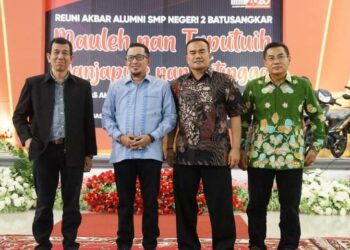 Hadiri Reuni Akbar SMPN 2 Batusangkar, Bupati Eka Putra: Alumni Berperan Bangun Pendidikan Tanah Datar