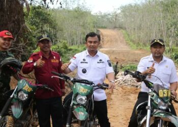 TNI Manunggal Membangun Desa Buka Jalan Baru 10 Km di Dharmasraya