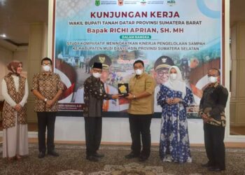 Soal Pengelolaan Sampah, Wabup Tanah Datar Sampai Jauh ke Muba Belajar Bank Sampah