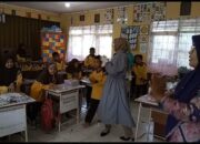 74 Siswa SD Kebun Sikolos Padang Panjang Diimunisasi Campak dan Rubella