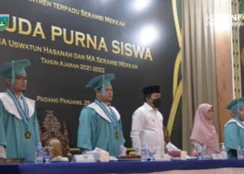 Dihadiri Wawako Padang Panjang Asrul, SMA Uswatun Hasanah dan MA Serambi Mekkah Wisuda 34 Santri