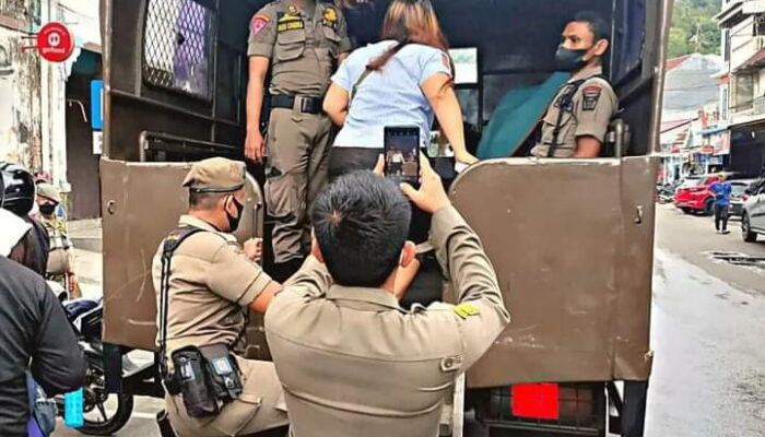 Tiga Wanita Diamankan, Pol PP Padang Razia Panti Pijat Plus-plus Berkedok Warung Kopi di Jalan Niaga