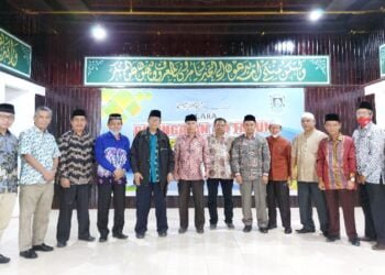 Terima Reward Emas, Dua Guru Thawalib Padang Panjang Terharu