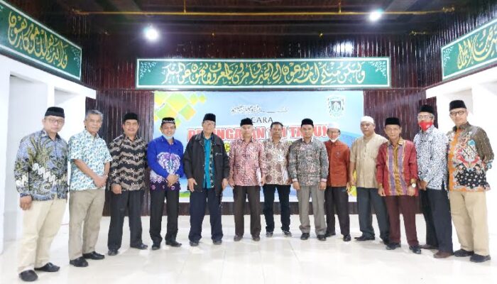 Terima Reward Emas, Dua Guru Thawalib Padang Panjang Terharu