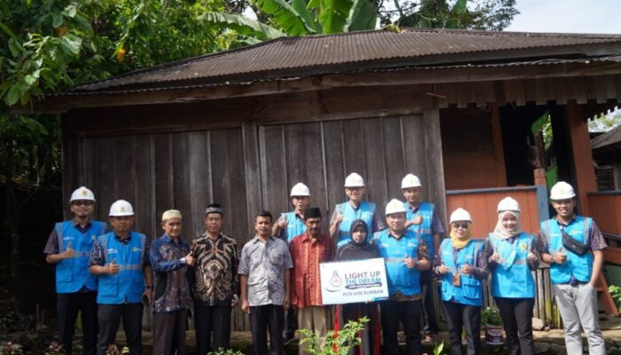 Donasi Pegawai PLN di Agam, Warga: Terima Kasih PLN, Sekarang Anak Kami Sudah Terang Belajar Malam Hari