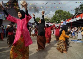 GALERI FOTO: Beragam Atraksi Meriahkan Lebaran di Tanah Datar