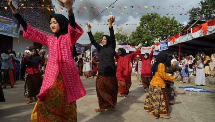 GALERI FOTO: Beragam Atraksi Meriahkan Lebaran di Tanah Datar