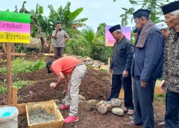 Bismillah..! Wali Nagari Masferiedi Letakkan Batu Pertama Pembangunan Mushalla Nurul Adha Aro Gadut