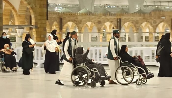 Layanan Resmi! Ada Jasa Kursi Roda Bagi Jemaah Haji untuk Tawaf dan Sai di Masjidil Haram