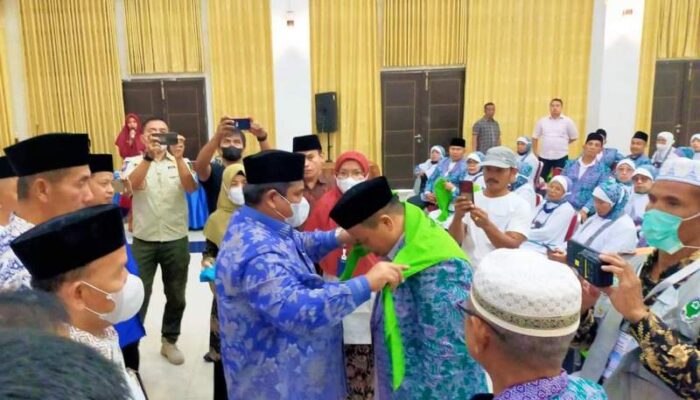 Bupati Suhatri Bur Lepas 97 CJH Kabupaten Padang Pariaman