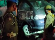 Pol PP Bersama Dishub Padang Derek Mobil-mobil untuk Berjualan yang Parkir di Pinggir Jalan