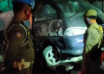 Pol PP Bersama Dishub Padang Derek Mobil-mobil untuk Berjualan yang Parkir di Pinggir Jalan