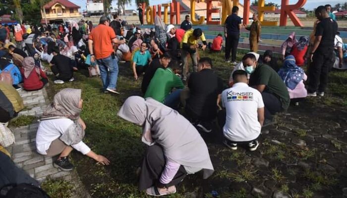 Jelang Tabliq Akbar UAS, Jajaran Pemko Pariaman Goro Bersihkan GOR Rawang