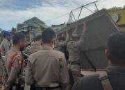 Lagi, Pol PP Padang Bongkar Lapak-lapak PKL yang Dibangun di Atas Selokan Jalan Depan Kampu UPI