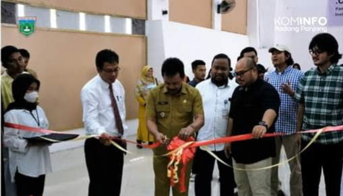 Bantu Branding UMKM, ISI Padang Panjang Gelar Pameran Corporate Identity DKV 20