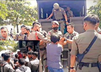 Petugas Satpol PP Diserang PKL Bersenjata Tajam Saat Penertiban di Kawasan Pantai Padang