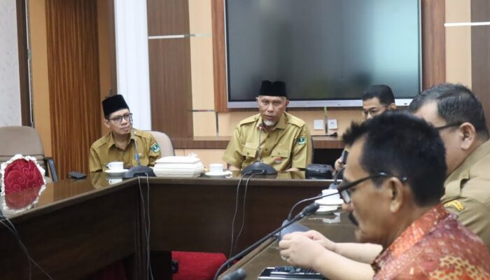 Usai Nonton Film Kisah Hidupnya, Gubernur Mahyeldi Minta Sineas Produksi Film Tentang Tokoh Pejuang dari Minangkabau