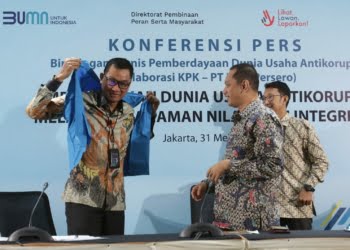 Pertama di Lingkungan Badan Usaha, KPK Beri Rompi Biru Cegah Korupsi ke PLN