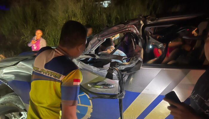 Mobil Dinas Kadishub Dharmasraya Terbalik di Sijunjung, Bagian Depan Hancur!