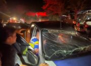 Mobil Kadishub Dharmasraya Terbalik dan Remuk Gegara Tabrak Truk Berhenti Tanpa Tanda Segi Darurat