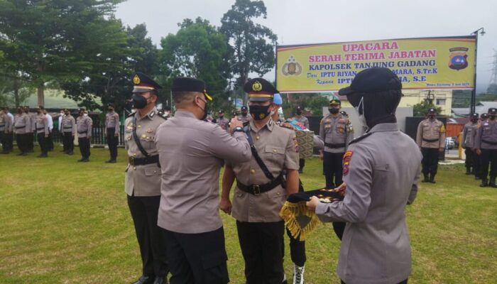 Iptu Riyan Anggi Damara S.Tr.K Dimutasi ke Polresta Padang, Kapolsek Tanjung Gadang Sijunjung Kini Dijabat Iptu Awal Rama SE