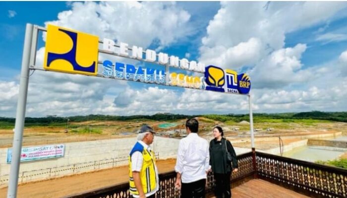 Presiden Jokowi Bersama Ketua DPR RI Puan Maharani Tinjau Proyek Pembangunan IKN