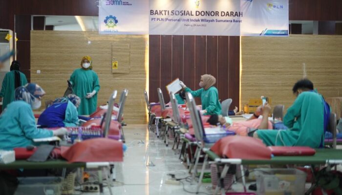 Keluarga Besar PLN UIW Sumbar Donorkan 75 Kantong Darah ke PMI Padang