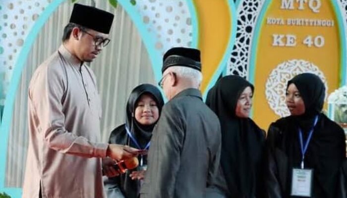 Terima Bonus 1 Bulan Gaji Walikota, Kecamatan MKS Juara MTQ ke-40 Bukittinggi