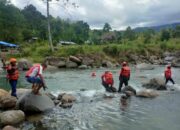 TRC Semen Padang Bantu Pencarian Tiga Pelajar Hanyut di Sungai Bangek