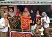 Sebagai Icon, Pemkab Pasaman Barat Kembangkan Kerajinan Sulaman Benang Emas Air Bangis