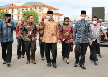 Penyelenggaraan Haji Sumbar Harus Terbaik! Gubernur Mahyeldi Ingatkan PPIH Embarkasi Padang