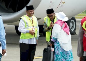 Walikota Hendri Septa Hantarkan JCH Kota Padang Sampai Naik Pesawat Haji di BIM