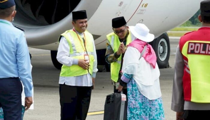 Walikota Hendri Septa Hantarkan JCH Kota Padang Sampai Naik Pesawat Haji di BIM