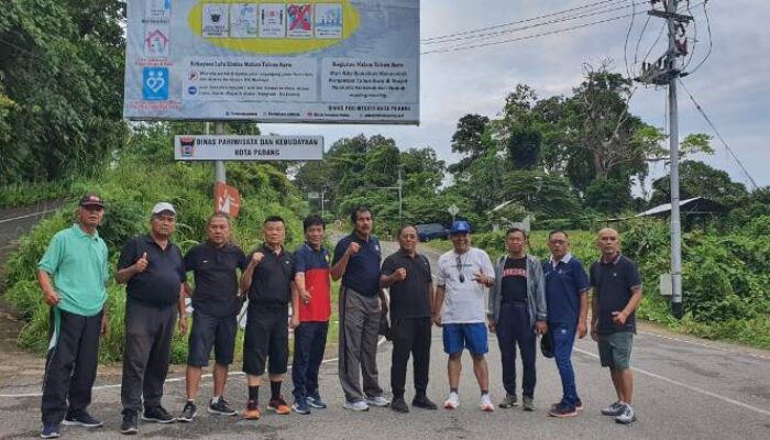 Pakar Komunikasi dan Motivator Nasional Dr Aqua Dwipayana Bersama Asnawi Bahar Olahraga Pagi Sambil Menikmati Pemandangan