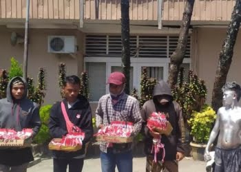 Tak Ada Takutnya dengan Pol PP Padang, Manusia Silver dan Pengemis Tetap Saja Berkeliaran di Lampu Merah