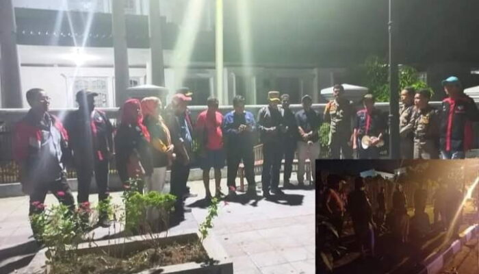 Antisipasi Tawuran, Pol PP Padang Bubarkan Remaja yang Nongkrong di Trotoar Jalan Kawasan Belanti