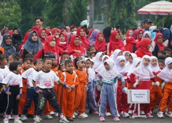Semarak HAN di Dharmasraya, Dewi Sutan Riska Ajak Semua Pihak Peduli Lindungi dan Penuhi Hak Anak
