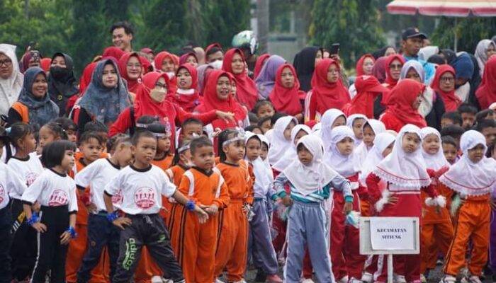 Semarak HAN di Dharmasraya, Dewi Sutan Riska Ajak Semua Pihak Peduli Lindungi dan Penuhi Hak Anak