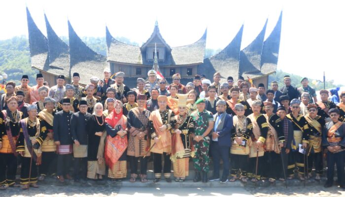 Melewakan Gelar Adat, Irjen Pol Teddy Minahasa: Kami Berdua Akan Menyertai dengan Tanggungjawab