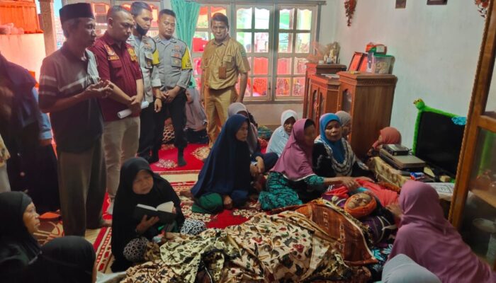 Warga Kupitan Sijunjung Geger! Perempuan Paruh Baya Ditemukan Tewas di Pinggir Sungai