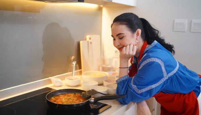 Arumi Bachsin Terkesan Masak Pakai Kompor Listrik, Ternyata Lebih Efisien Dibanding Gas Ya!