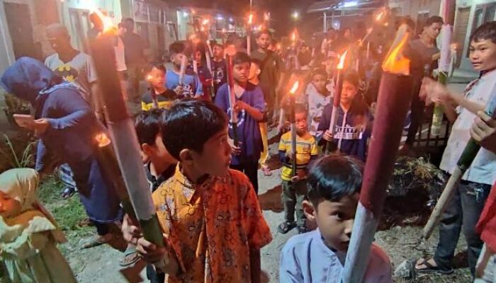 Sambut Hari Raya Iduladha, Warga Kompleks Perumahan Abi Singgalang Adakan Pawai Obor