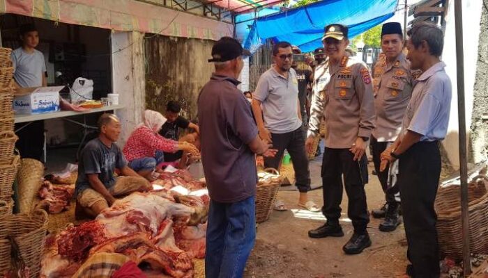 Kapolresta Padang Kombes Pol Ferry Harahap Cek Personel Pengamanan Hari Raya Iduladha di Masjid Jihad