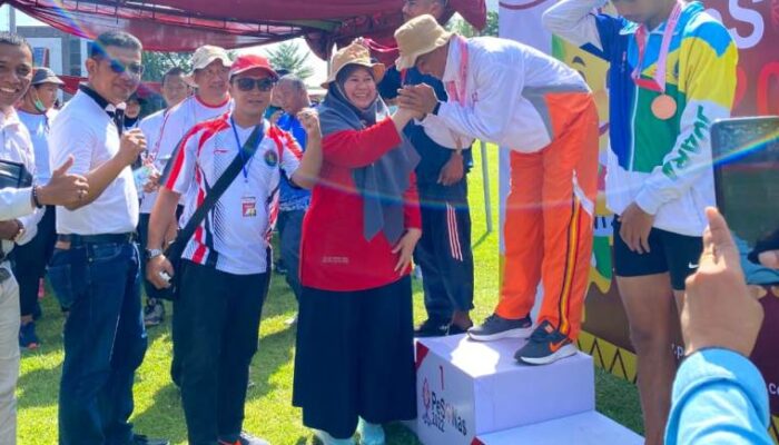 Raih Tujuh Medali Emas, Ummi Harneli Hadir Beri Semangat Kontingen PeSoNas Sumbar