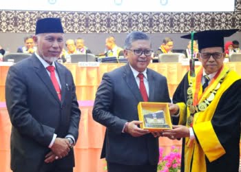 UNP Hadirkan Gubernur Sumbar dan Sekjen PDIP Berikan Orasi Ilmiah saat Wisuda ke-127