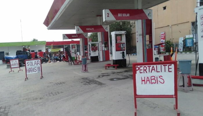 Padang Dilanda Kekeringan Pertalite, Setiap SPBU Bertuliskan “Maaf..! Pertalite Habis”