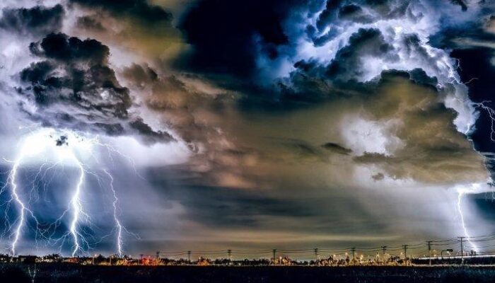 Puncak Musim Penghujan November-Desember, BMKG Imbau Masyarakat Waspadai Cuaca Ekstrem